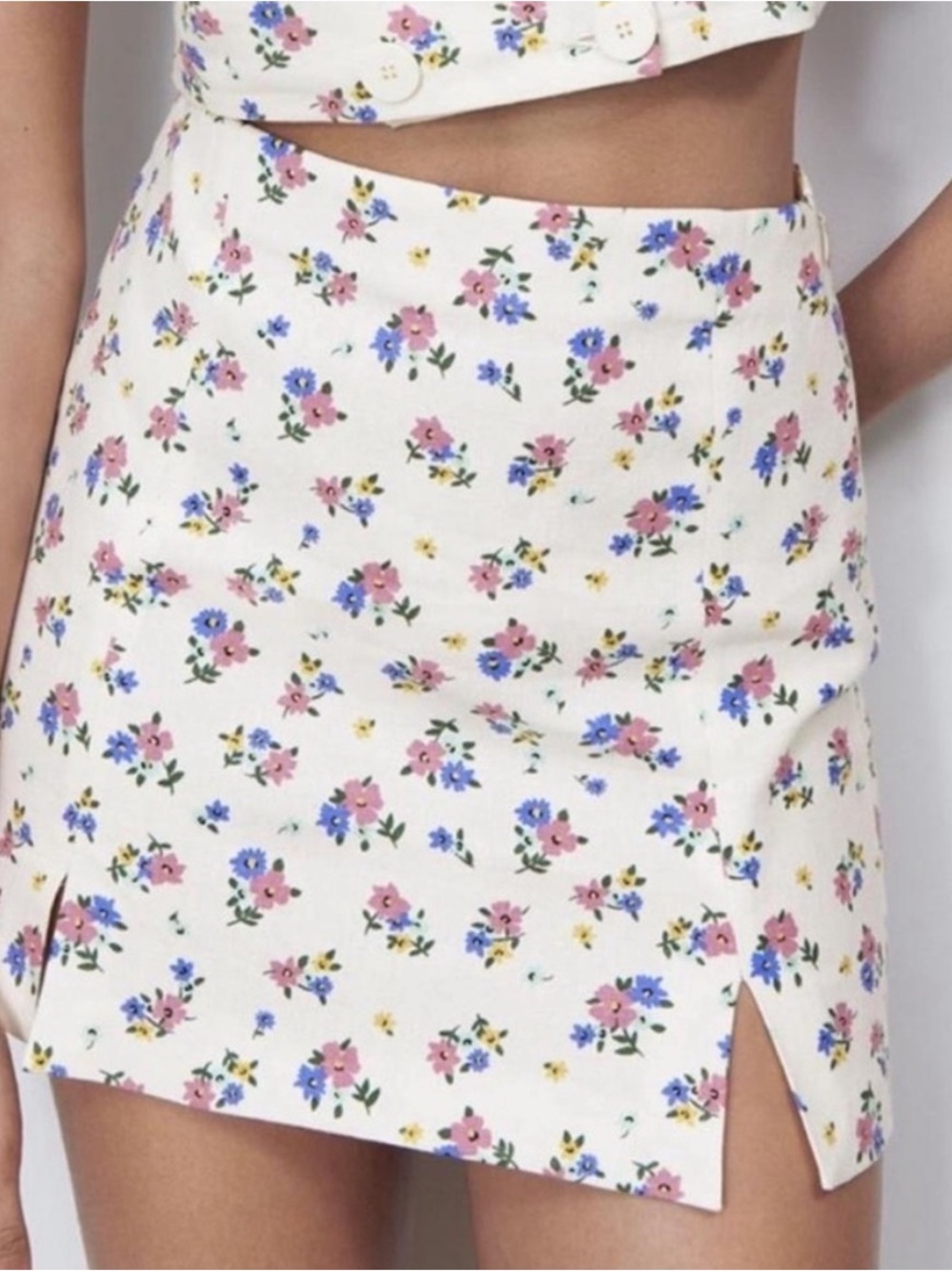 Zara Blended Linen Floral Print Mini Skirt.